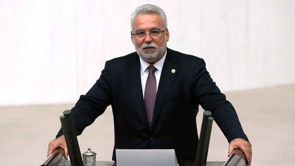 #SONDAKİKA 

Eski AKP milletvekili Hüseyin Kocabıyık gözaltına alındı.