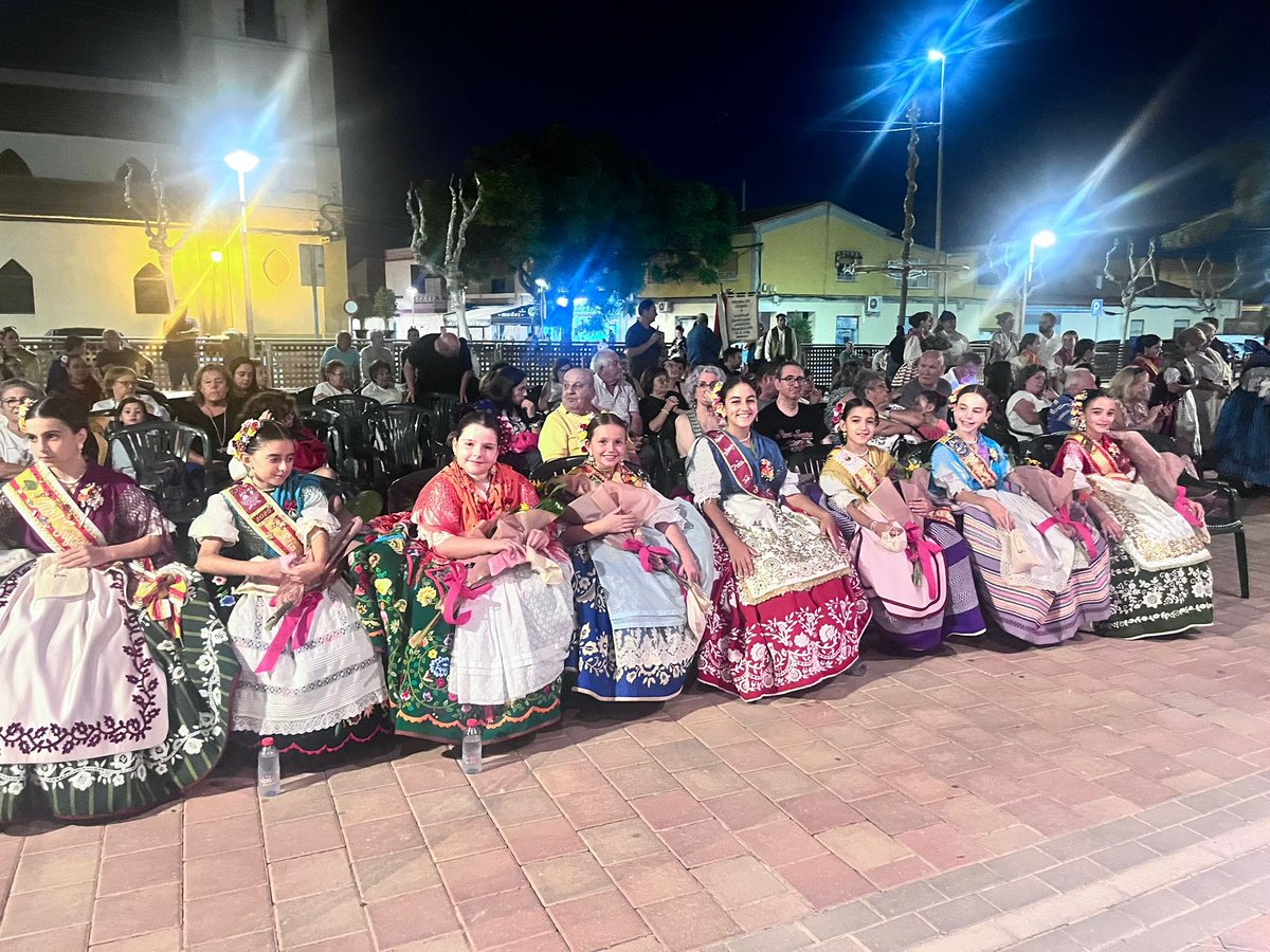 eltablacho's tweet image. Nuestra reina infantil, Sofía, asistió al festival de la Peña La Orza junto a varias compañeras de otras peñas.

Desde El Tablacho mandamos un fuerte abrazo a Martina, que invitó a nuestra pequeña a pasar una noche preciosa.