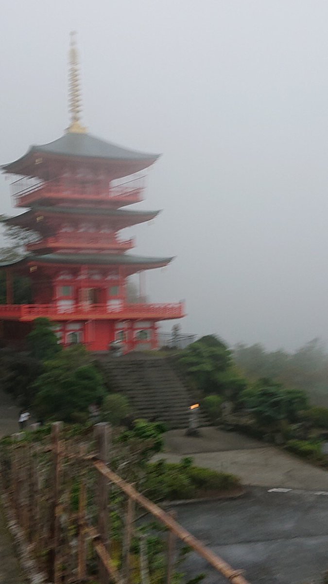 simacyu_'s tweet image. #那智の滝
一昨日行ってきた。
ガスがかかって見えなかった(TДT)

#那智大社 の駐車場が便利

#那智山青岸渡寺  は16：30 閉門です。