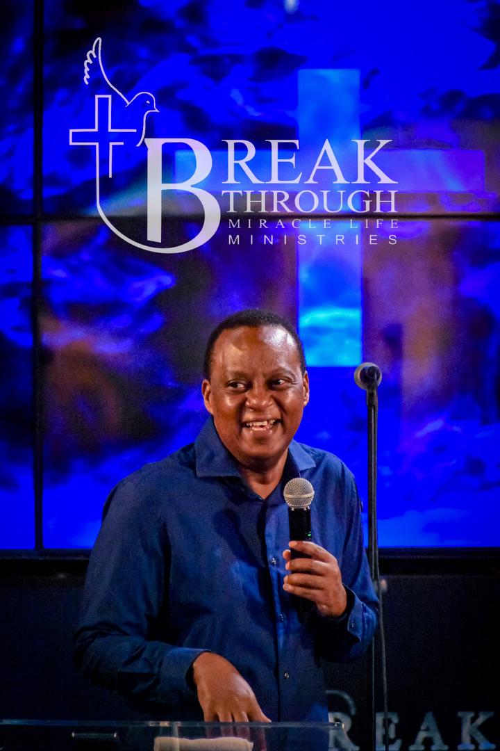 BreakThruML's tweet image. #SundayServiceHighlights #breakthrough #raisingchampions #diversity #praise #worship
@LadyBezo