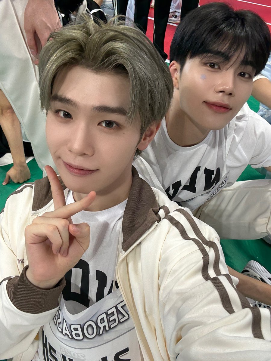 태건브이 셀카 너무 좋다 😭💕💕💕