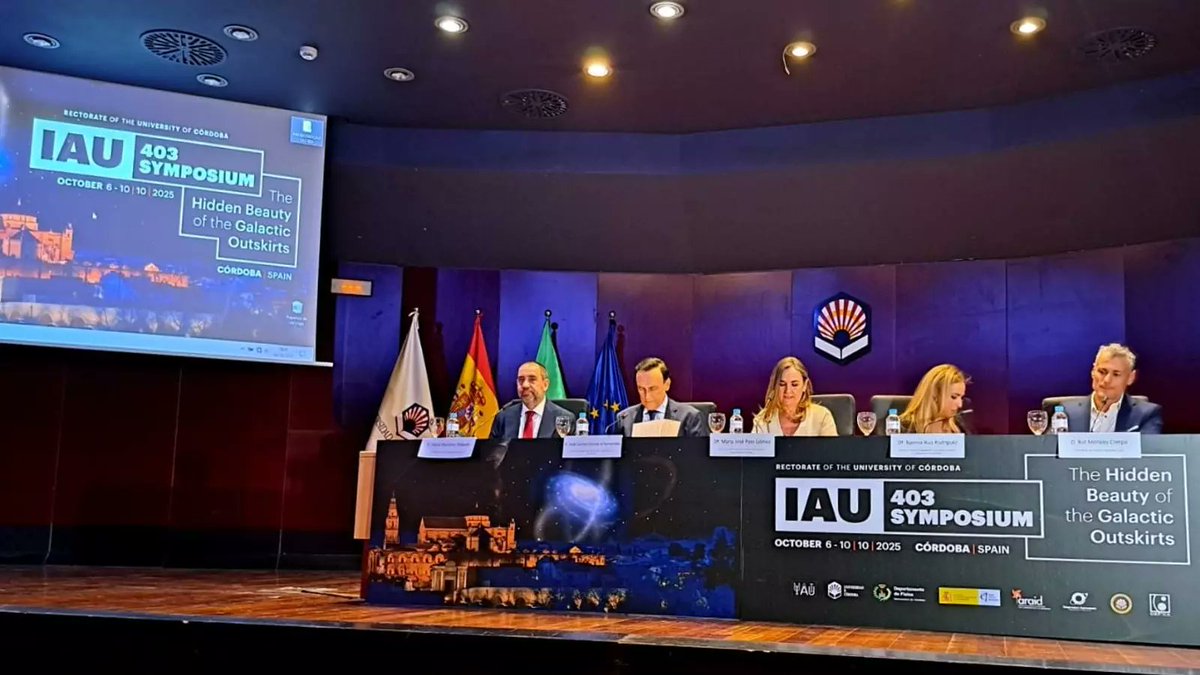 Ayer David Martínez Delgado (investigador ARAID en el CEFCA) y Rut Morales (profesor de astrofísica en la UCO), y la representación institucional de la UCO, la Junta de Andalucía, y el Ayuntamiento de Córdoba, en el simposio de la Unión Astronómica Internacional (Imagen:El Día)🌌
