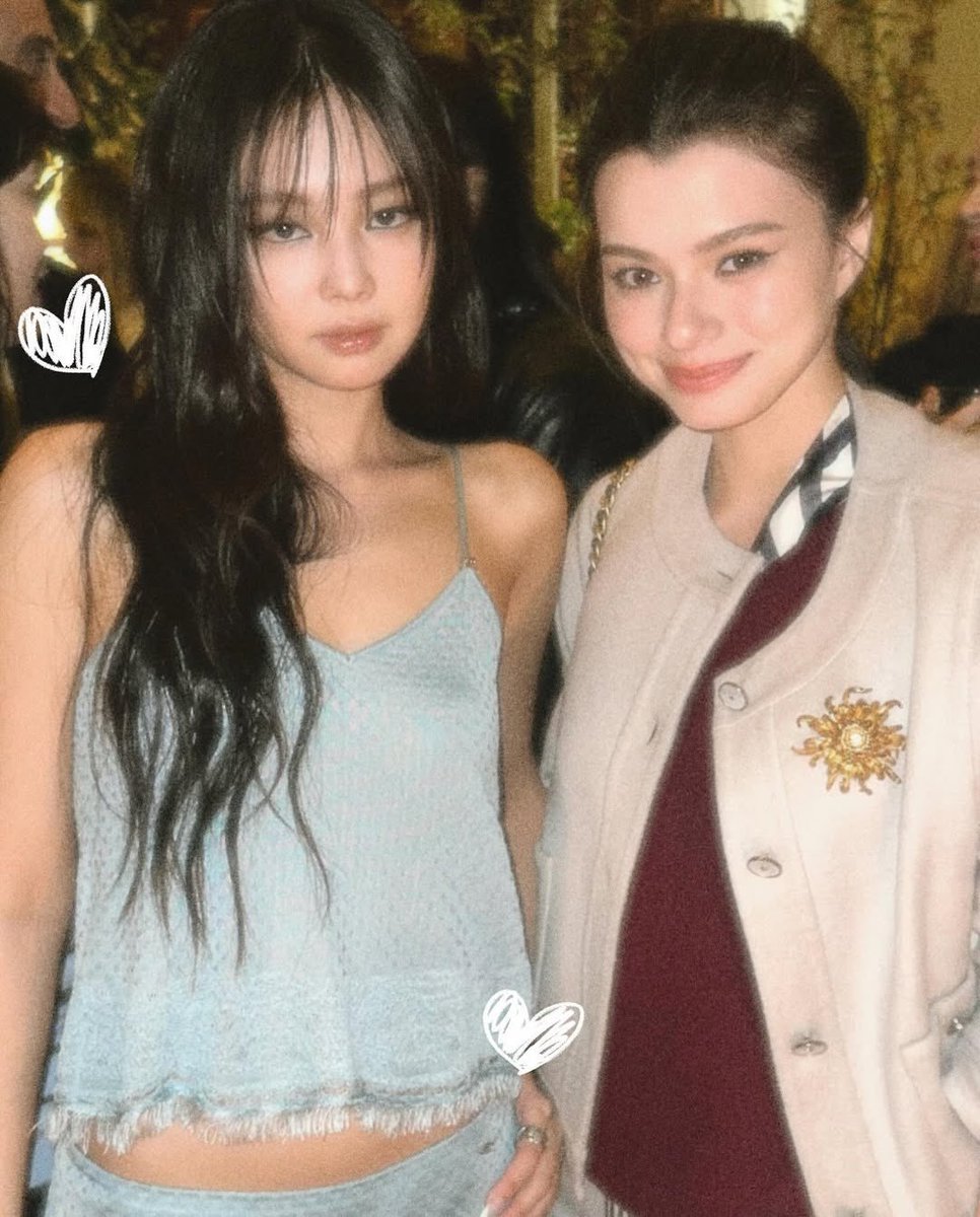 HER FAVORITE GIRLS IN ONE FRAME
