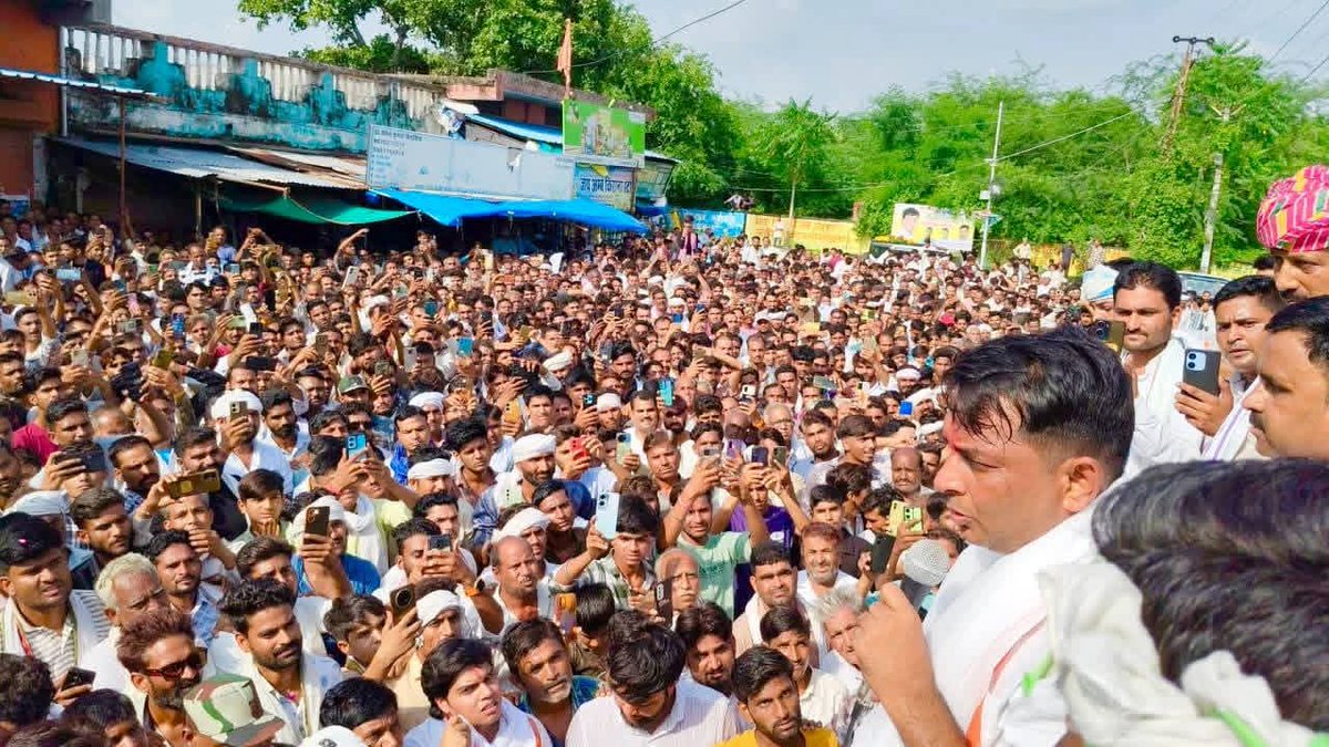हम जब भी लड़े हैं, हमने नया इतिहास लिखा है, और यही हमारी पहचान रही है। यह संघर्ष सिर्फ हमारे लिए नहीं, बल्कि लोकतंत्र और सच्चाई की जीत के लिए है।
हम कभी नहीं झुकेंगे, कभी नहीं रुकेंगे, और हर अन्याय का मुकाबला करेंगे।
इंकलाब जिंदाबाद <a href="/NareshMeena__/">Naresh Meena</a> <a href="/RahulGandhi/">Rahul Gandhi</a> <a href="/priyankagandhi/">Priyanka Gandhi Vadra</a>