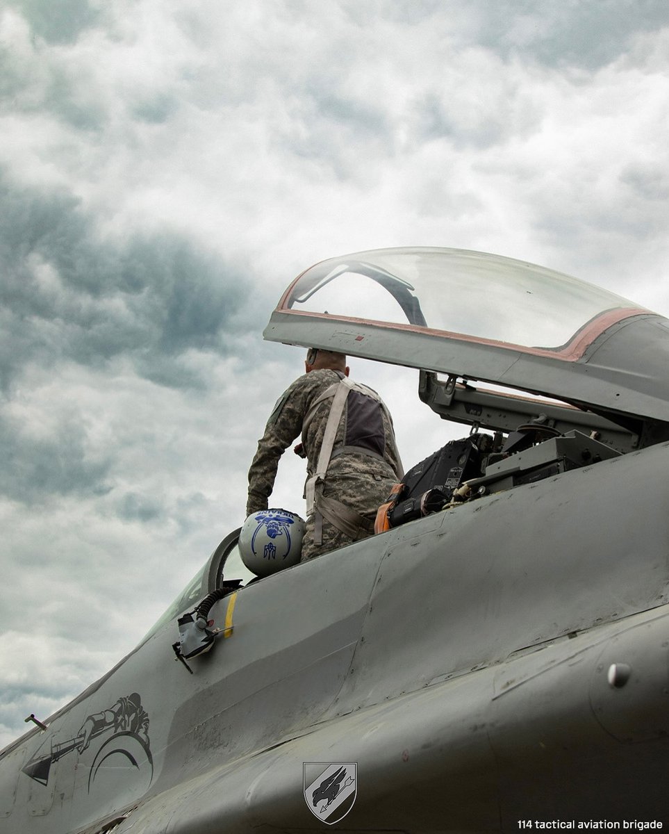 KpsZSU's tweet image. Despite the clouds, the sky became clearer today. Two Shaheds down — mission continues. ⚡

#UkrainianAirForce #MiG29 #UkrainianPilots #StandWithUkraine 🇺🇦