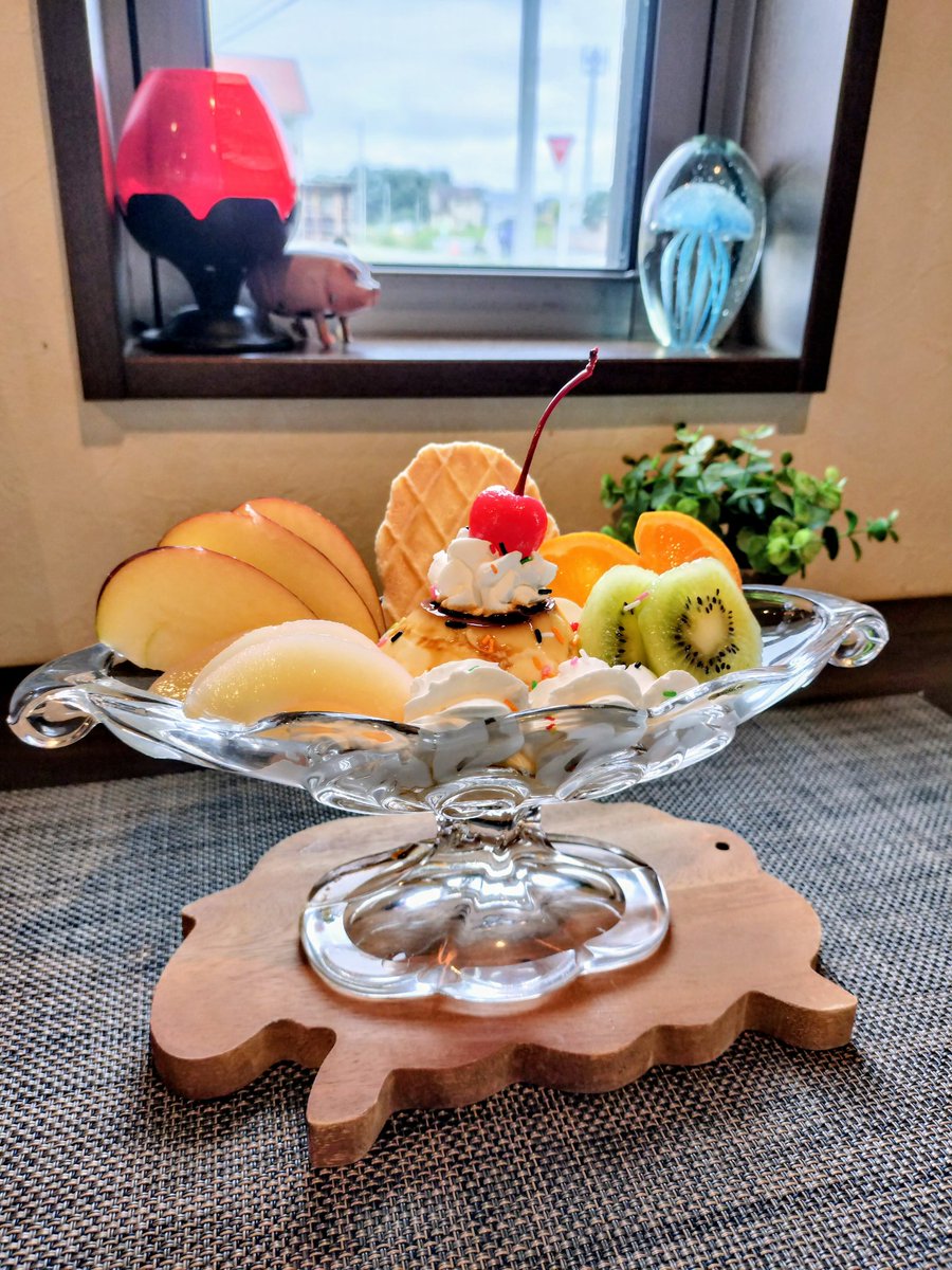 12月から個展でお世話になるウォーターシップカフェさんで、コラボメニューの試食をさせていただきました！
一押しはフルーツたっぷりのプリンアラモード🍮✨️
皆さまに楽しんでいただけるよう作品制作も頑張ります！