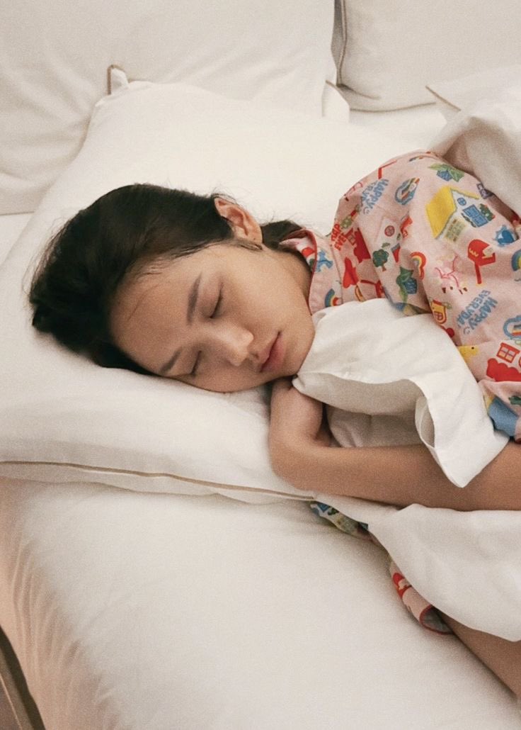 girlfaen0's tweet image. sonya making sure her bb mhee wakes up happy every day! 

daily bunny huggies service, right on schedule 🐰💖🏍️💨

#LMSY #ลูกหมีซอนญ่า
#LMlookmhee #SonyaSaranphat