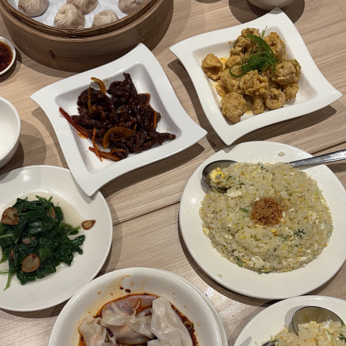 andreaclarisseb's tweet photo. a day in Makati | fully booked corners, no brand finds, din tai fung cravings. 🥳 https://t.co/FfyVvtzoS4