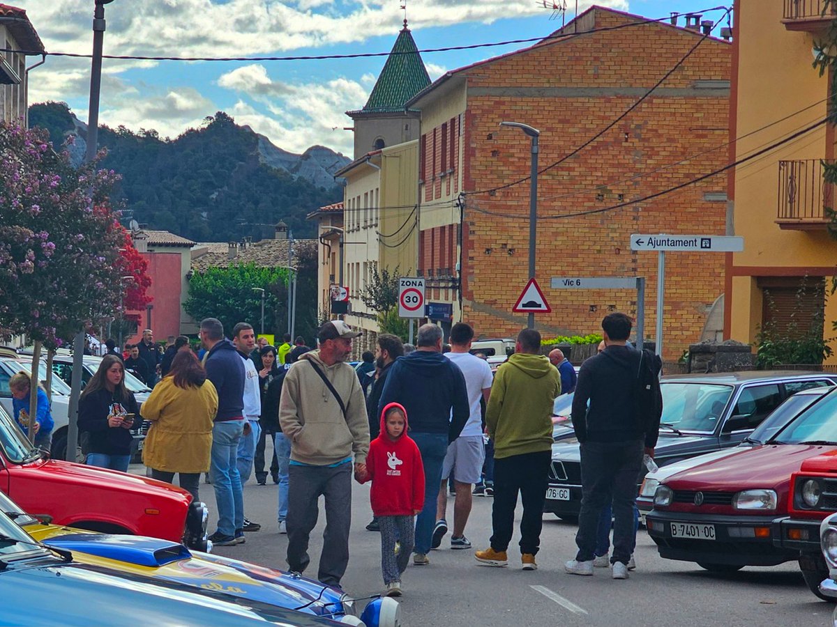 🚗 Èxit de la II Trobada de Vehicles Clàssics a Santa Eulàlia de Riuprimer

ℹ️ 👉 ow.ly/BSQ550X7zas