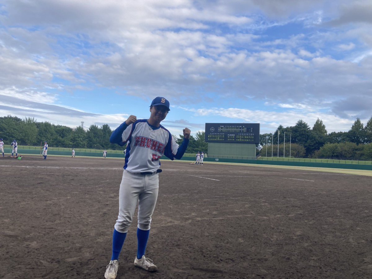 充電十分の伊奈高野球部、今日から練習を再開しました！テスト期間中、監督は合同練習で世話になった秀明大学の応援に行ってきました！最終戦で宮本先輩(R4卒)が完投し見事胴上げ投手に！ここ4~5年、大学や社会人クラブで硬式野球を継続するOBが増えてきたので、現役部員も見習って頑張ります！