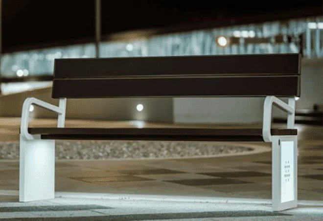 ExternalWorks's tweet image. Steora Classic #SolarPowered smart #OutdoorBench with device charging available from @WorldofESF ow.ly/slRZ50X0csA #SmartBench #SmartCity