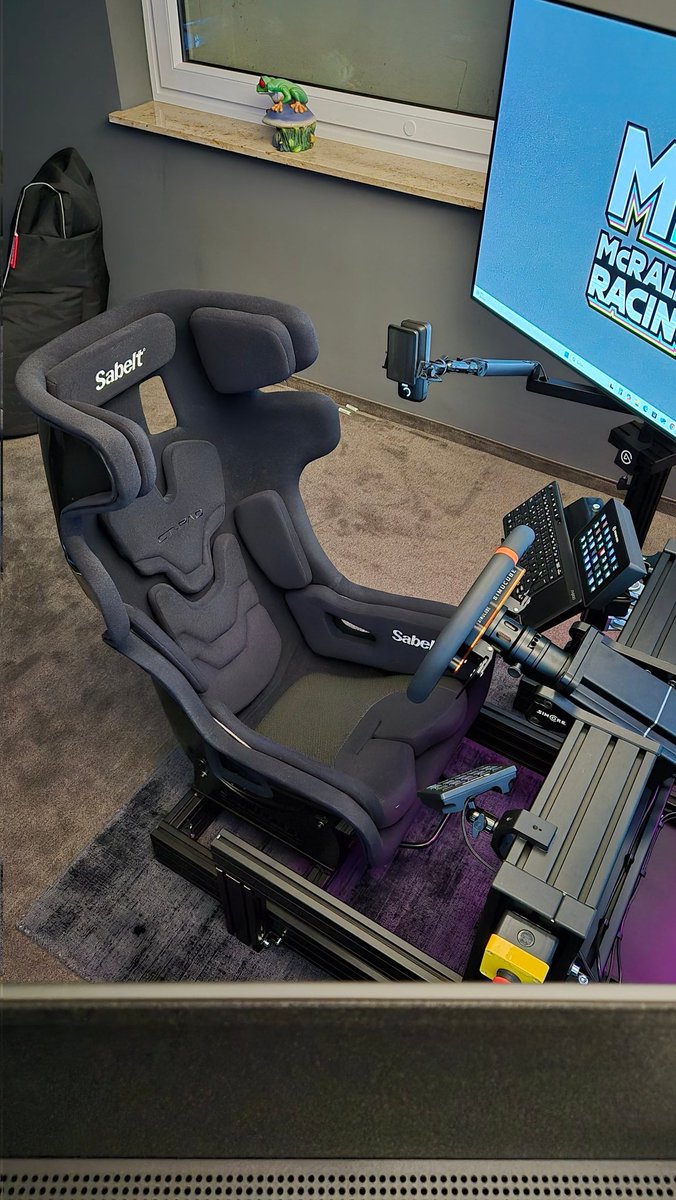 Ich kann es noch immer kaum fassen, dass das hier bei mir zu Hause steht 😳

Danke an alle, die mich auf dieser Reise begleiten und unterstützen ❤️

#Simracing