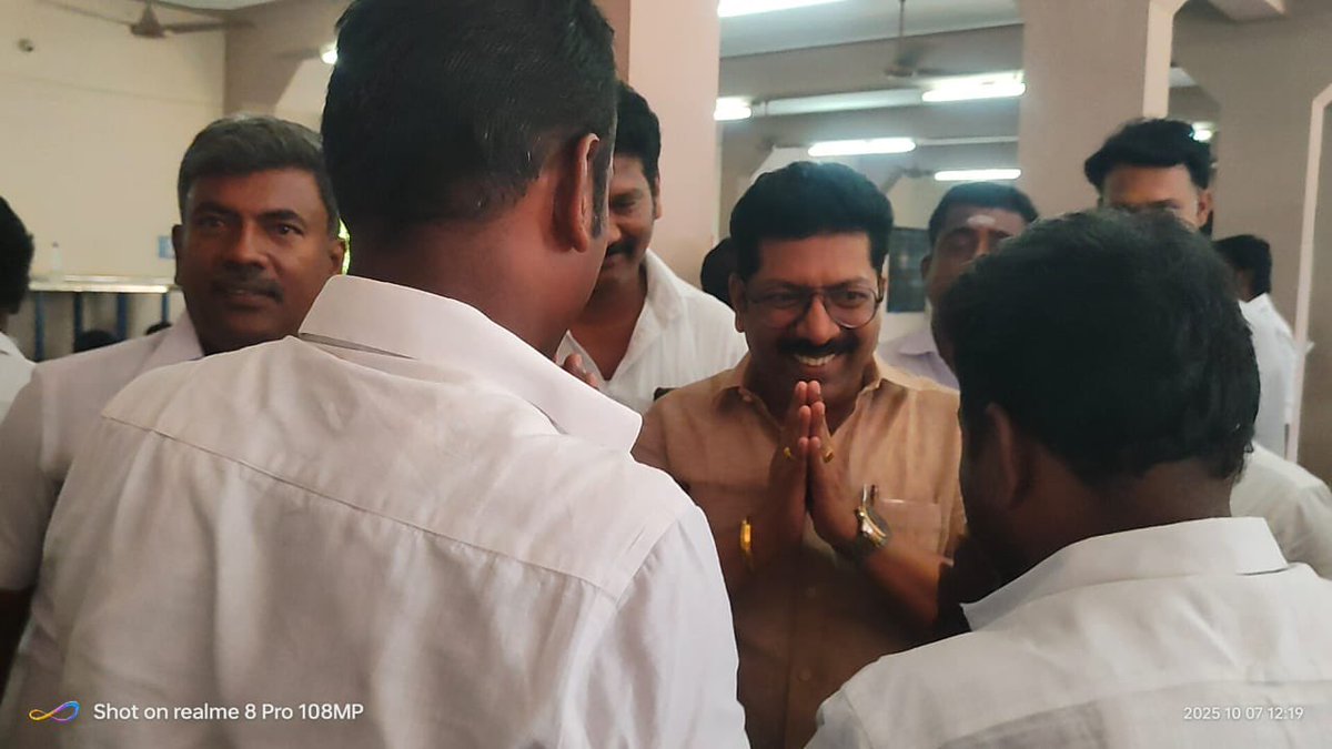 DrPSaravananMD's tweet image. மதுரை அவனியாபுரத்தில் புரட்சித்தலைவர் எம்.ஜி.ஆர் அவர்களின் திருவுருவச் சிலையை சேதப்படுத்திய சமூக விரோதிகளை இதுவரை கைது செய்யாத திமுக அரசை கண்டித்து,

மதுரை புறநகர் கிழக்கு மாவட்ட செயலாளர் அண்ணன் திரு.வி.வி.ராஜன்செல்லப்பா MLA மற்றும் IT Wing மாநிலச் செயலாளர் திரு.ராஜ்சத்யன்…