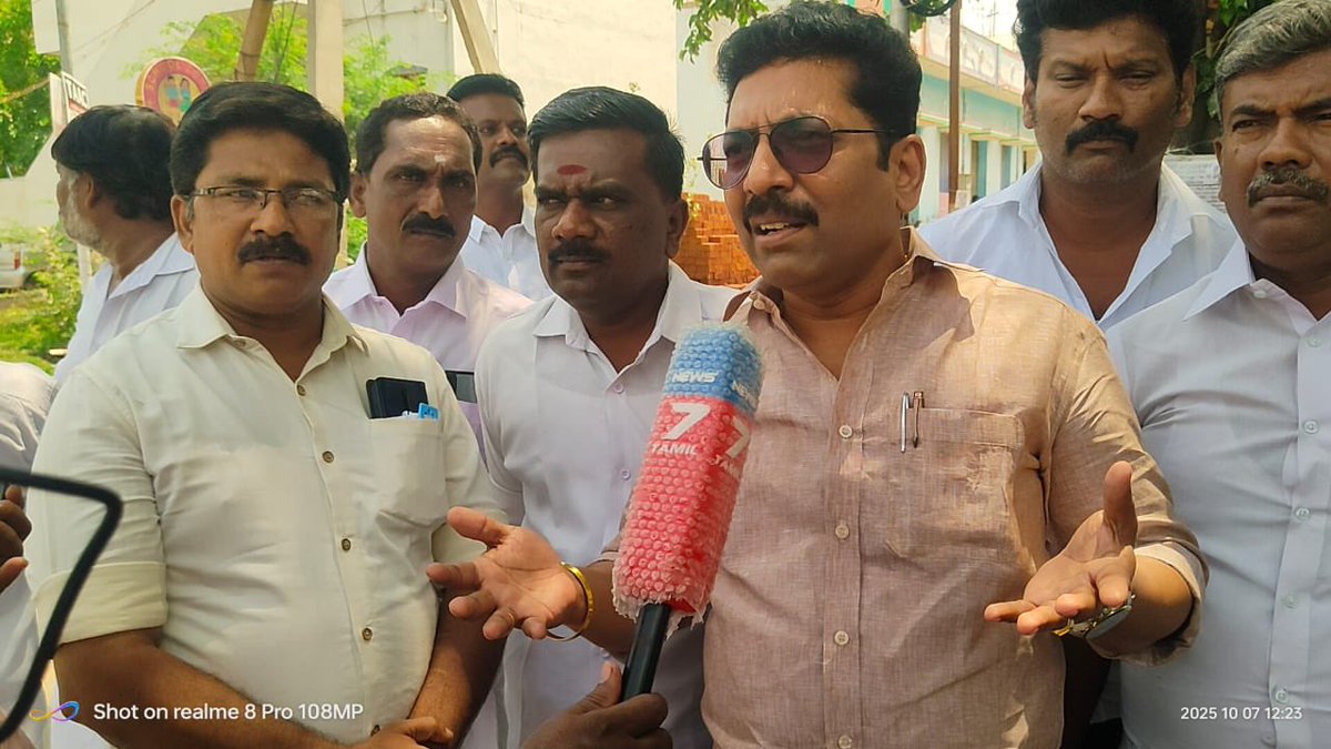 DrPSaravananMD's tweet image. மதுரை அவனியாபுரத்தில் புரட்சித்தலைவர் எம்.ஜி.ஆர் அவர்களின் திருவுருவச் சிலையை சேதப்படுத்திய சமூக விரோதிகளை இதுவரை கைது செய்யாத திமுக அரசை கண்டித்து,

மதுரை புறநகர் கிழக்கு மாவட்ட செயலாளர் அண்ணன் திரு.வி.வி.ராஜன்செல்லப்பா MLA மற்றும் IT Wing மாநிலச் செயலாளர் திரு.ராஜ்சத்யன்…