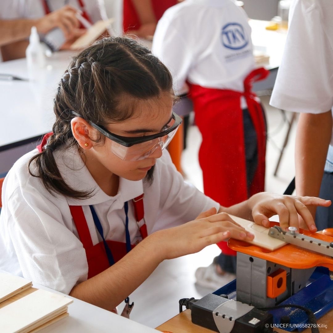 11 Ekim Dünya Kız Çocukları Günü'nde bir kız çocuğunun hayatına dokunmaya ne dersin? Hayat Veren Hediye'nle geleceğin lider kızları güçleniyor, dünyayı değiştiriyor! Sen de destek olmak için linke tıkla; 

hayatverenhediyeler.org/geleceginlider…