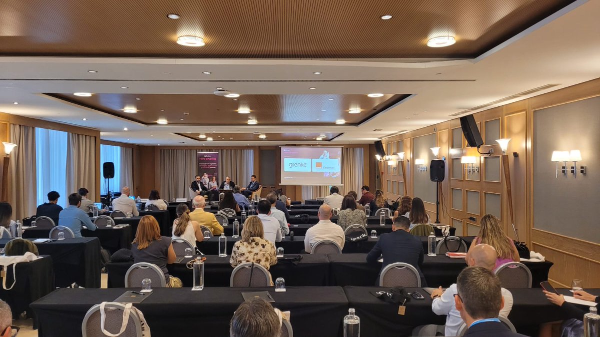 🙋🏻Empezamos el evento #ForoEmpresa Sevilla con un panel de expertos sobre la gestión financiera avanzada con <a href="/maroelvi/">Miguel Angel Robles</a>, CEO de Business Plus Network junto a Ismael González, director general de Pinturas Eurotex y <a href="/LuisGMira/">Luis González Mira</a>, consultor financiero de <a href="/GrupoGavidia/">Grupo Gavidia</a>
