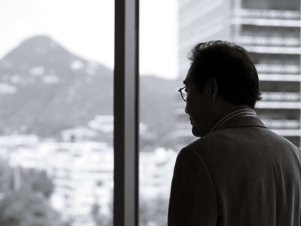 pepejoao7's tweet image. 이 사진 찍을 때 배경과 참 잘 어울린다고 생각했음
#새미래민주당 #이낙연상임고문