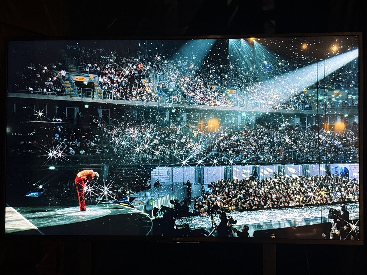 mean_wnr's tweet image. หลังจากที่ดูทั้ง documentary และเดินดู exhibition หมดแล้ว รู้สึกได้เลยว่าคอนนี้เหมือนงานศิลปะชิ้นนึงที่คนทำงานทุกคนตั้งใจทำทุกรายละเอียด ทำงานแบบให้เกียรติตัวเองและให้เกียรติคนดูสุดๆ ขออวยยศให้เป็น The best concert of the year เลย