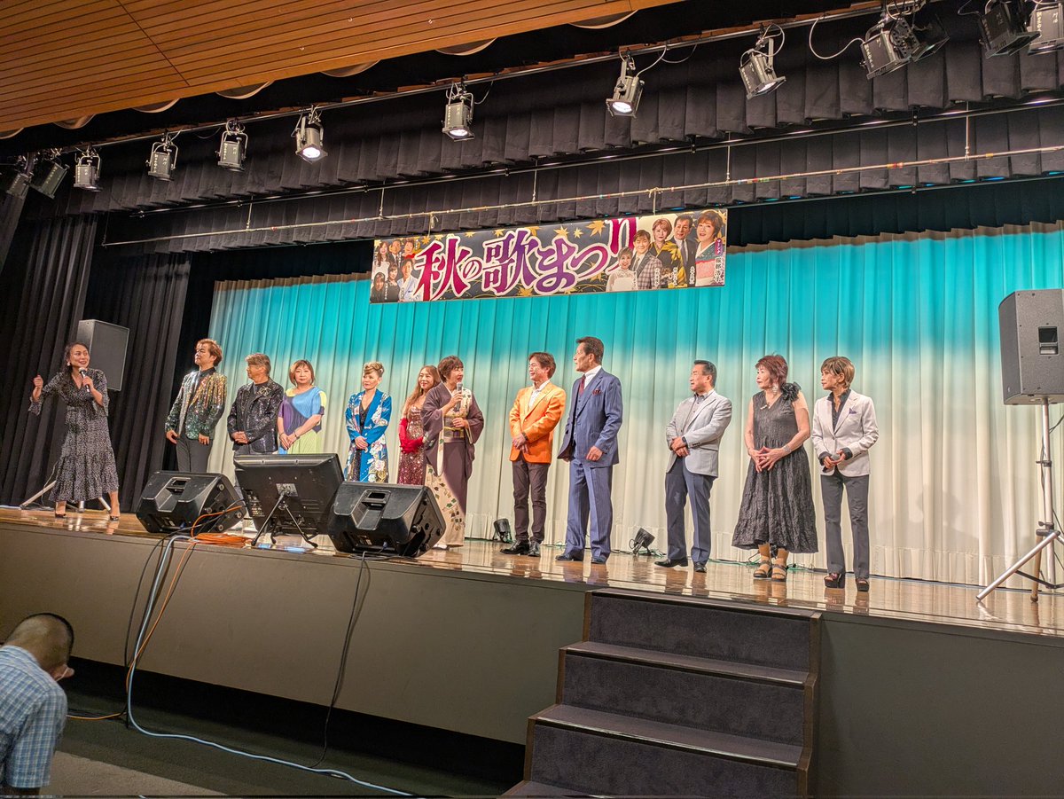 koudakazuya's tweet image. 先日、朝日生命ホールへ。服部浩子さんはじめ、歌手仲間の皆様の応援にお邪魔してきました✨
服部浩子さんの楽屋へご挨拶。
皆様、素晴らしいステージでした‼️
お疲れ様でした😊

#warakasuライブ  #服部浩子 さん #みやま健二 さん #竹村こずえ さん #小野寺陽介 さん #高山竜一 さん #幸田和也