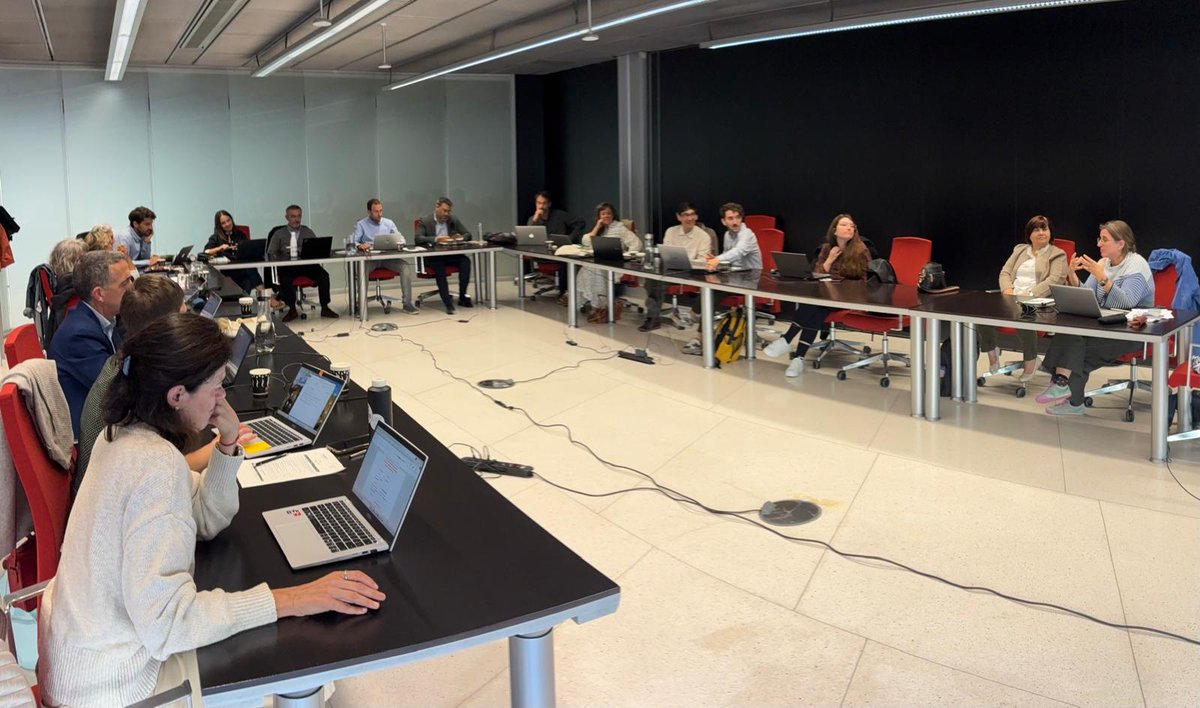 Asamblea General: Los socios y las socias de #Opengela se reunieron ayer en #Bilbao para discutir los avances del proyecto #BIRTUOSS y marcar las pautas que definirán su futuro. Además, por la tarde, visitaron el 'living lab' de Torreurizar.