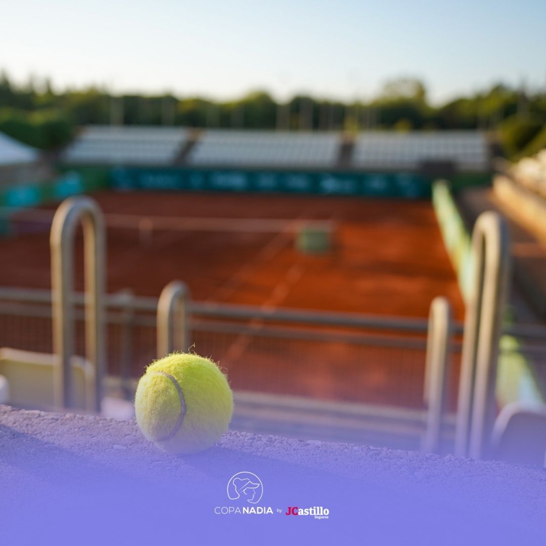 copanadiatenis's tweet photo. ¡𝐀𝐫𝐫𝐚𝐧𝐜𝐚𝐦𝐨𝐬 𝐞𝐥 𝐦𝐚𝐫𝐭𝐞𝐬 𝐜𝐨𝐧 𝐥𝐚 𝐂𝐨𝐩𝐚 𝐍𝐚𝐝𝐢𝐚 𝐛𝐲 @occidentjcasti  ! 💚

😍 Así lucen las instalaciones, listas para acoger una nueva jornada llena de energía y grandes partidos.

#copanadia2025 #CopaNadia
@DeporteAND @IMDSevilla 

📷 Fernando Vázquez https://t.co/sfba8BpvCm