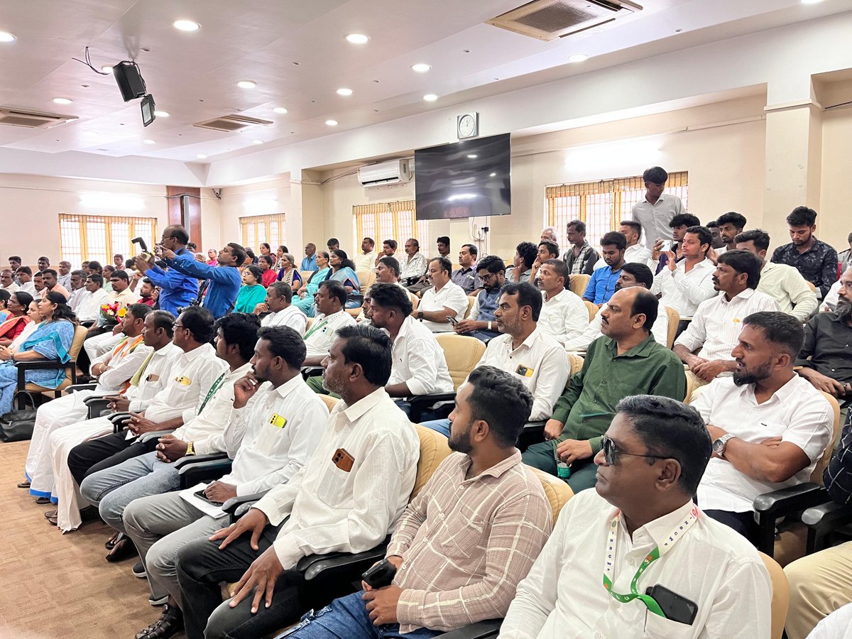 GCC_MP's tweet image. ಮಾನವೀಯ ಮೌಲ್ಯಗಳು, ಸತ್ಯನಿಷ್ಠೆ ಮತ್ತು ಧರ್ಮದ ಮಾರ್ಗವನ್ನು &apos;ರಾಮಾಯಣ&apos;ದ ಮೂಲಕ ಪ್ರಪಂಚಕ್ಕೆ ಪರಿಚಯಿಸಿದ ಮಹಾನ್ ಕವಿ, ಆದಿಕವಿ ಮಹರ್ಷಿ ವಾಲ್ಮೀಕರ ಜಯಂತಿಯಂದು ಗೌರವಪೂರ್ವ ನಮನಗಳು.
#ValmikiJayanti2025