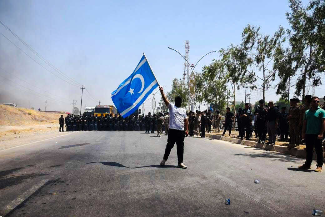 100 yıldır yaşadığımız coğrafyada çeşitli soykırımlara, Asimilasyonun her türlüsüne maruz kaldık. Dilimizi, milletimizi, geçmişimizi unutmamızı istediler.

Ancak yılmadık, yıkılmadık!

Durmayacak, mücadeleye devam edeceğiz!

7 Ekim Millî bayramımız kutlu olsun.