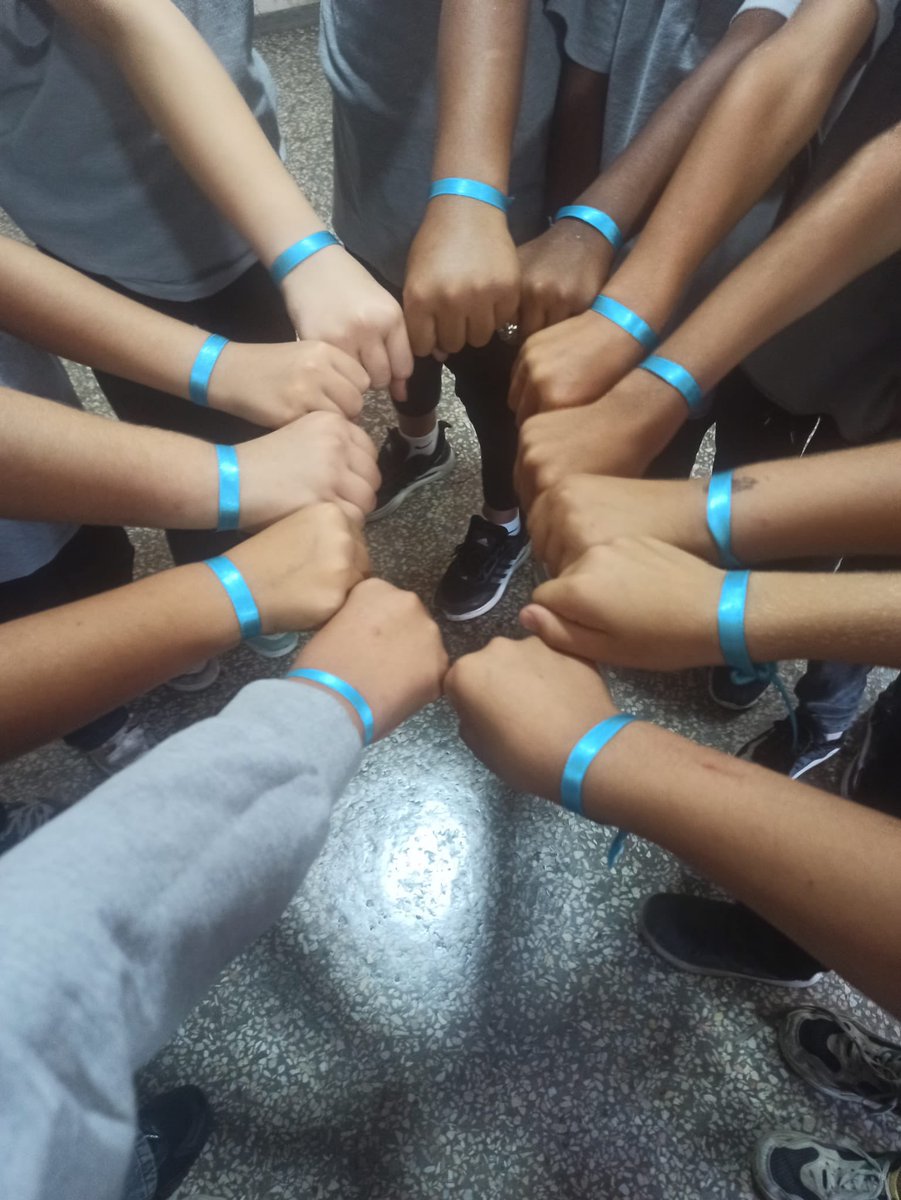 HilalUlupnar3's tweet photo. Filistin farkındalık etkinlikleri kapsamında içerisinde Filistin için dualar yazan gemilerimizden okul panosu oluşturduk. Küresel barış ve insan haklarına saygı konularında öğrencilerimizle etkinlikler yaptık.🇵🇸🌱 https://t.co/skQgjoPeXk