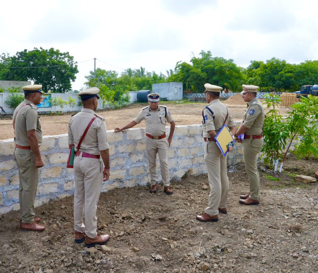 IGP_RajkotRange's tweet image. દેવભૂમિ દ્વારકા જિલ્લાના વાર્ષિક ઇન્સ્પેક્શન – ૨૦૨૫ દરમ્યાન HQ ખાતે સ્થિત માઉન્ટેડ વિભાગનું નિરીક્ષણ કરી ત્યાંની કામગીરી, તાલીમ અને જાળવણી અંગે સમીક્ષા કરી જરૂરી માર્ગદર્શન સાથે વધુ સુવ્યવસ્થિત કામગીરી માટે જરૂરી સૂચનાઓ આપવામાં આવી.

@akumarips @GujaratPolice @sanghaviharsh