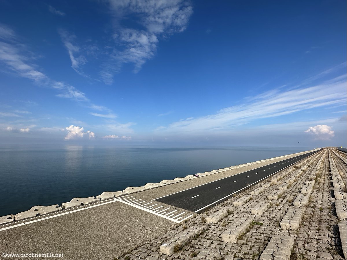CarolineMills99's tweet image. Always awestruck whenever I travel the road along the 32km-long Afsluitdijk that makes up part of the A7 in The #Netherlands. What a feat of engineering separating Ijsselmeer. Now with a new cycle/footpath along the Wadden Sea side. #camping #campervan #roadtrip #cycling #touring