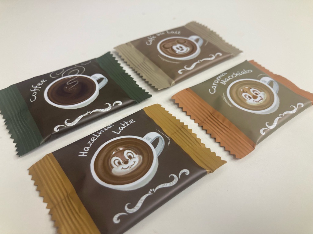 おつかれさまです！
ディズニーシーハロウィン🎃👻のお土産をいただきました！✨
実はそこまで混んでいない？？？
実際はどうなんでしょう？🤔

いただいたチョコレート🍫は甘すぎず美味しい！Disney土産にハズレなしですね！🙌
おすすめディズニーお土産はなんですか？
#企業公式がお疲れ様を言い合う