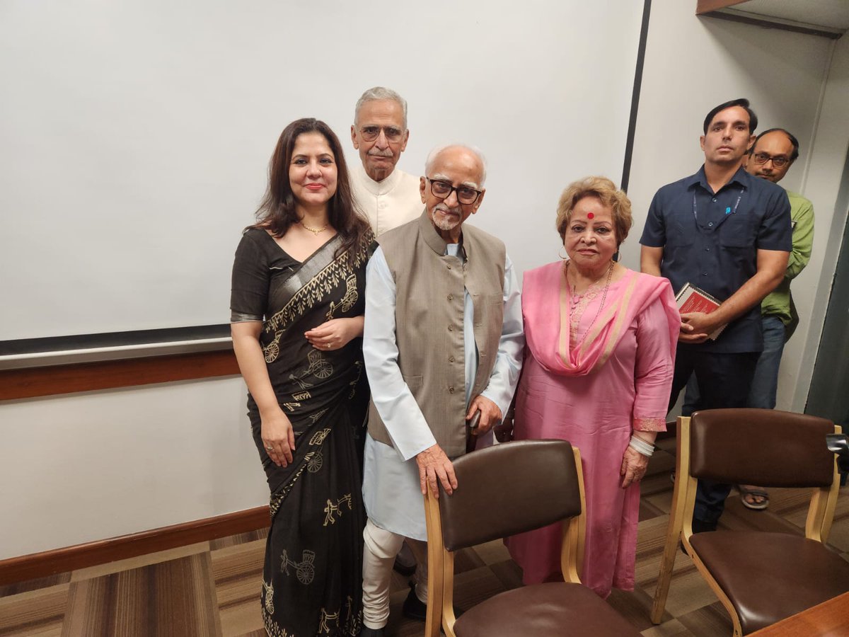 sairashahhalim's tweet image. I wanted Mr #HamidAnsari -our Honble Former Vice President of India as the Chief Guest for the official book launch of my book -Comrades And Comebacks at IIC.

Lovely to have Mrs Salma Ansari also.

Thanks to my Father @zoomshah for making it happen.