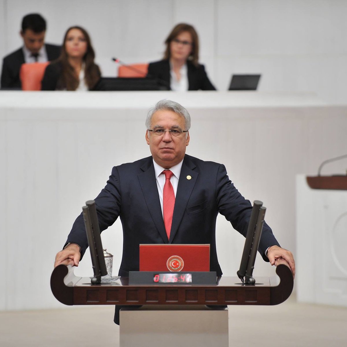 Turkculermedia's tweet photo. AK Parti eski milletvekili Hüseyin Kocabıyık gözaltına alındı.

• Kocabıyık hakkında 'Cumhurbaşkanına hakaret' iddiasıyla soruşturma başlatıldı. https://t.co/oxqkVY9xi3