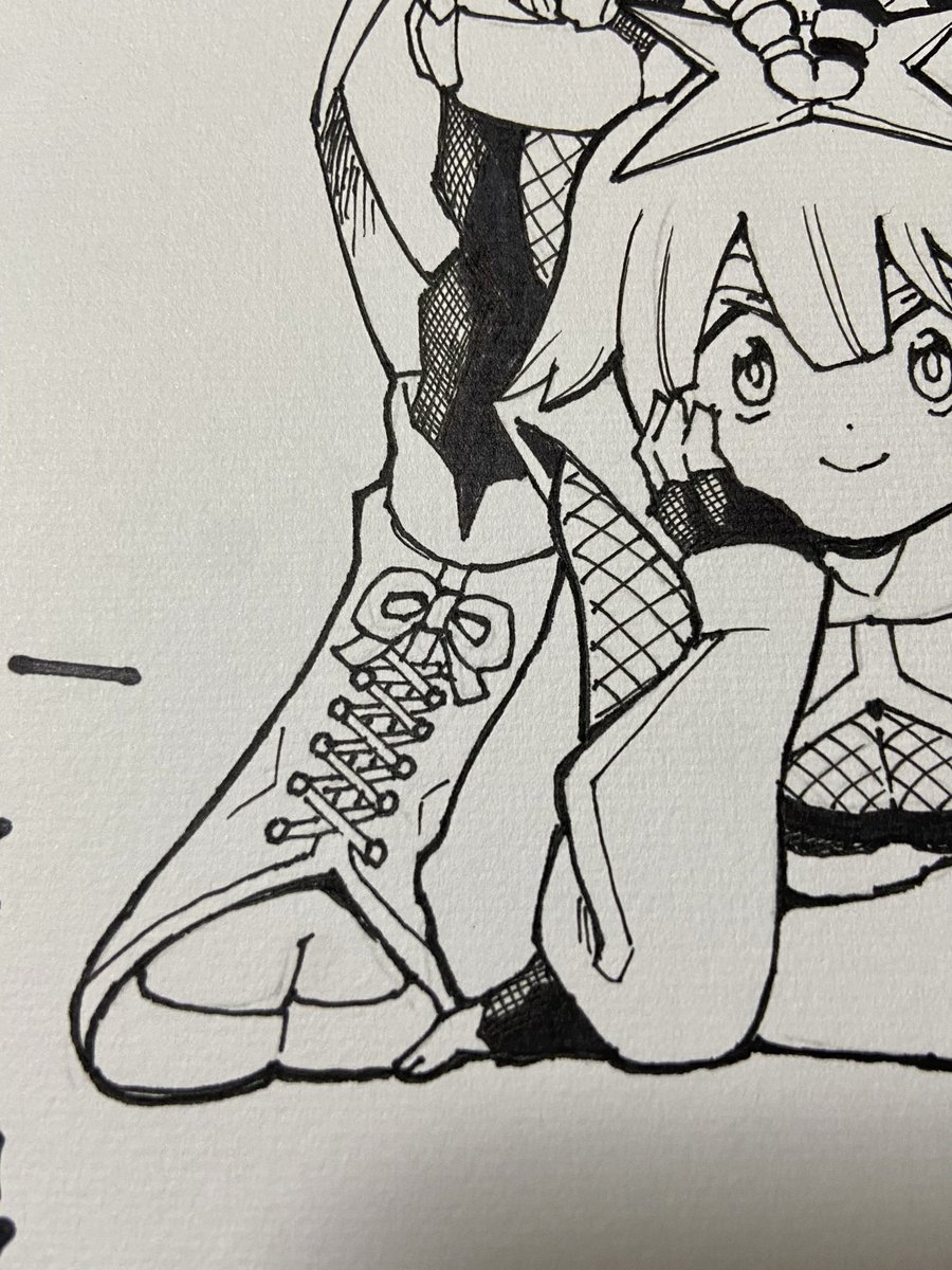 文字キラキラしててかわいい!!!
あとキモいこと言うけど下書きの跡が残ってて…こういうの見るとほんとに手描きで描いてくださったんだなっていうのがわかって…めちゃくちゃ嬉しくなる…
あと純粋にめちゃくちゃ絵が上手い…プロの方に何言ってんだって感じだけど…生の絵見ると改めて感動する… 