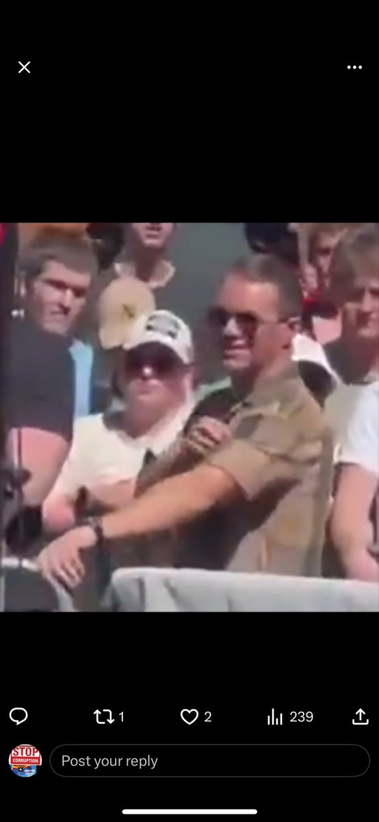 truthsetmefre's tweet image. THREAD: 
Charlie Kirk was killed by rick cutler and all of his security was in on it don't believe me watch the evidence.

This is rick cutler who was standing to the left of Charlie at the event. Rick cutler used a palm gun to kill Charlie you can see the gun between fingers.