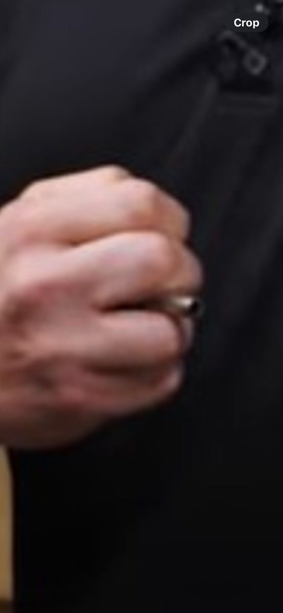 truthsetmefre's tweet image. THREAD: 
Charlie Kirk was killed by rick cutler and all of his security was in on it don't believe me watch the evidence.

This is rick cutler who was standing to the left of Charlie at the event. Rick cutler used a palm gun to kill Charlie you can see the gun between fingers.