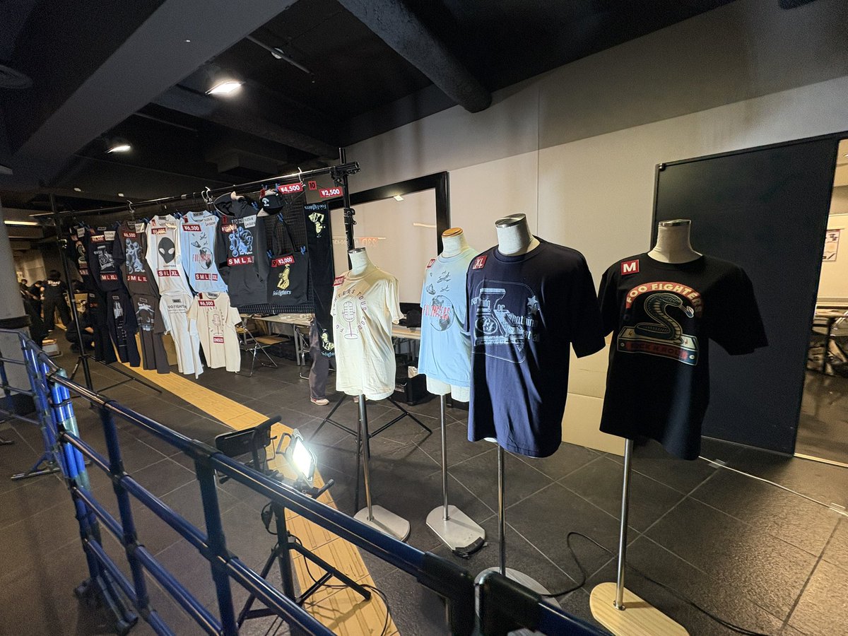 eriashi860's tweet photo. デイブはようw
#foo fighters  #さいたまスーパーアリーナ https://t.co/AZ5qWpBV8S