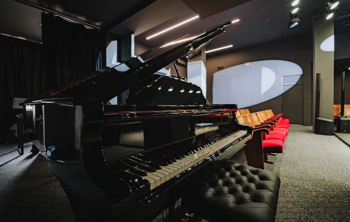 Cualquier nuevo espacio cultural es una victoria hoy en día frente a las ciudades parque temático.

ESPACIO MISTRAL nace en Madrid, en la Avenida de Portugal, 137, del barrio Puerta del Ángel.

La programación se inaugura este 10 de octubre con el espectáculo 'Yupanqui: Canciones