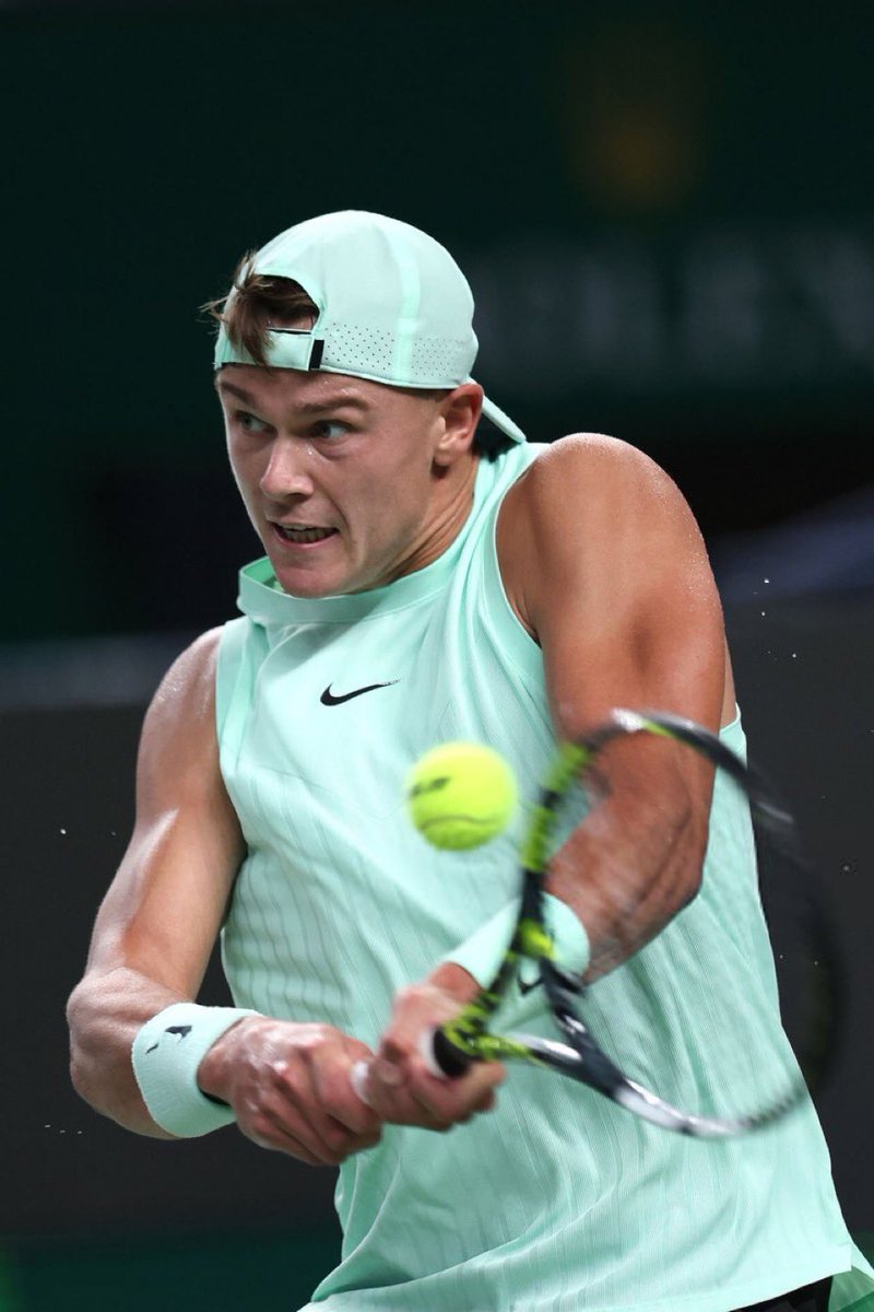 PrinceHolger_'s tweet photo. FIRST SET, RUNE, 6-4! 🇩🇰🔥

Strong level from Holger, let's finish the job VAMOS 💪 https://t.co/pPtVtzEZGX