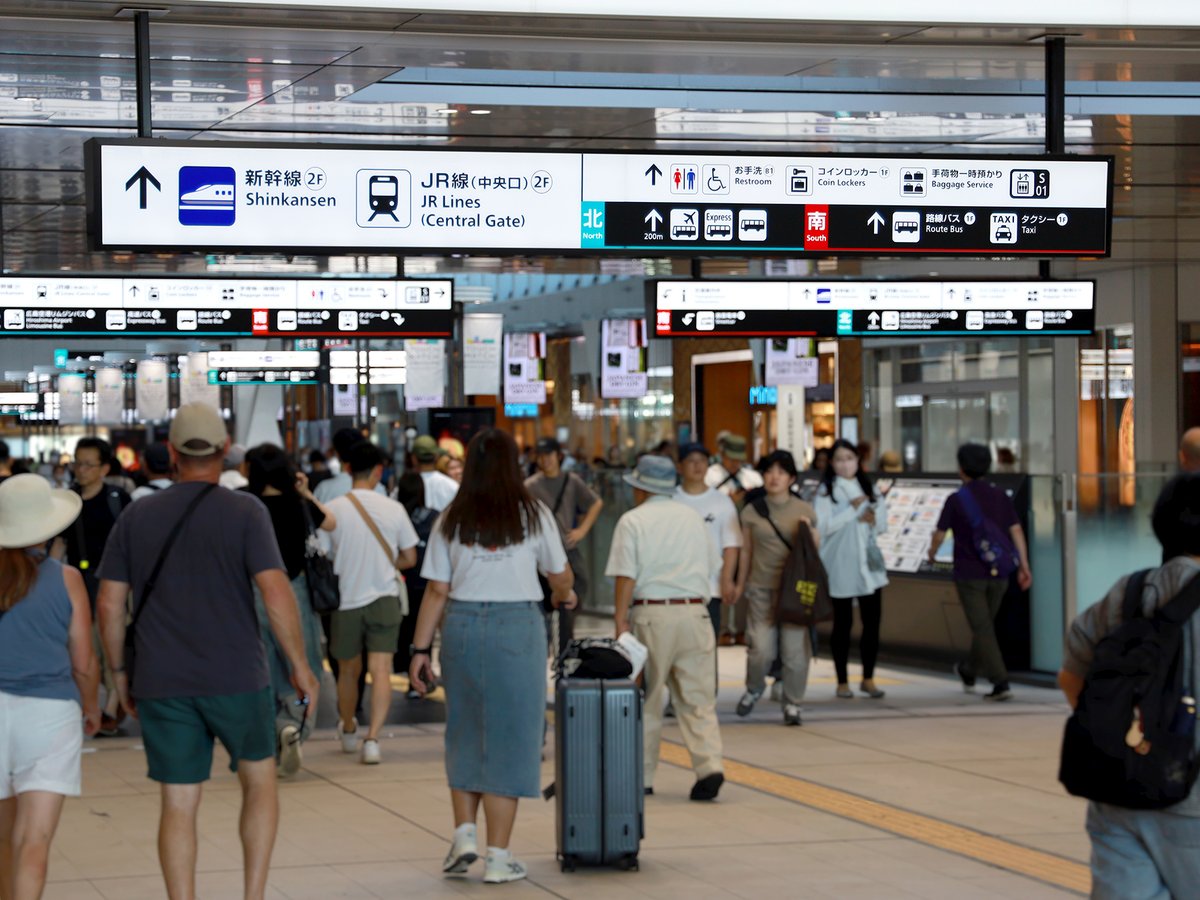 【業務実績ページ更新】New !!!
広島駅地域サイン計画（2025年）

広島駅南口再整備に伴いエリアマネジメントを取り入れたサインシステムに一新しました。交通と地域との連携を強化するため駅南北にある交通のりばをアイコンで分けて表示しています。
i-design.jp/HiroshimaSta20…

#アイ・デザイン