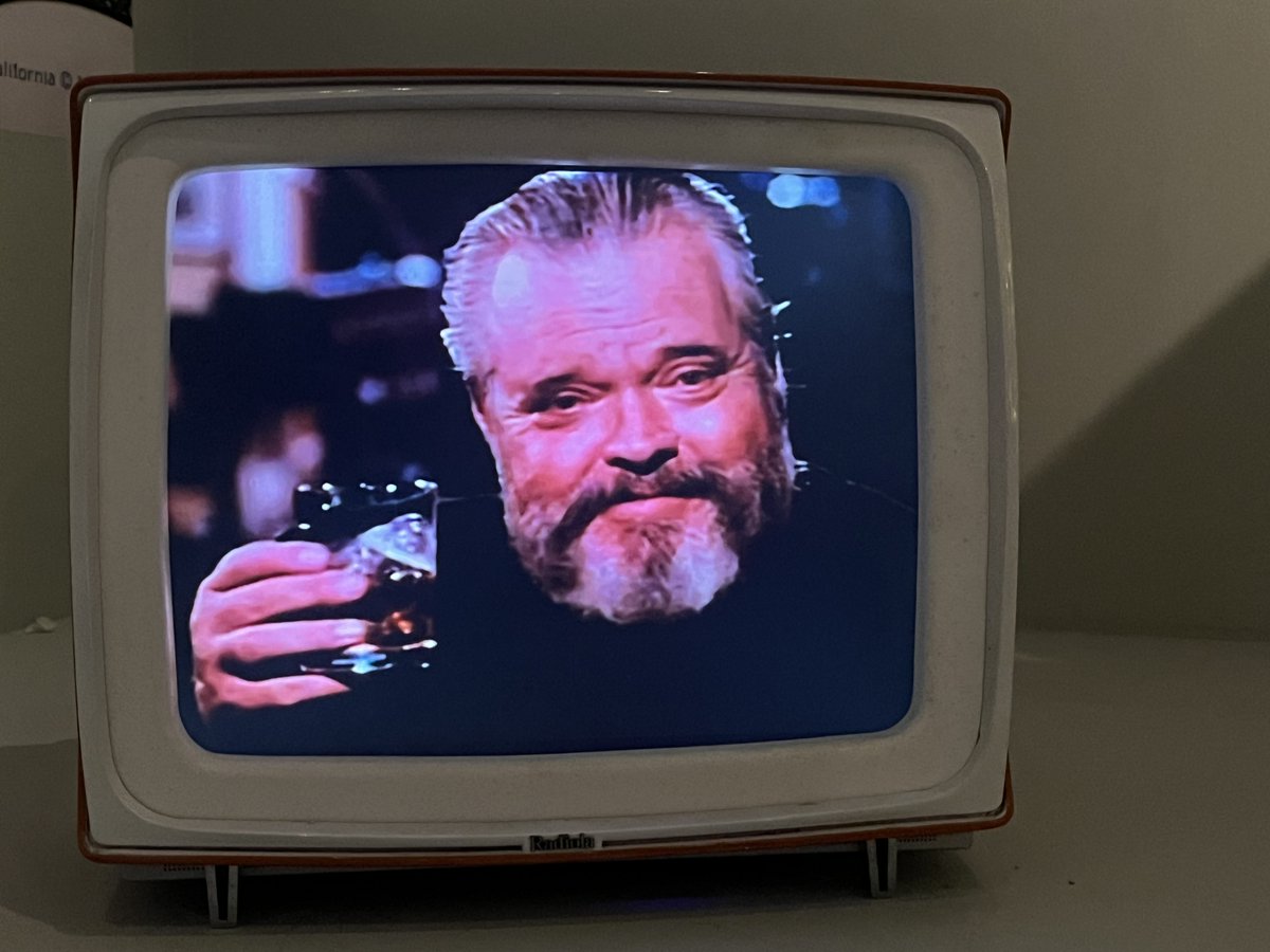 オーソンウェルズ展@シネマテーク
ニッカウヰスキーの広告も
大根だって運次第でスターになれる。それがハリウッドさ。ウイスキーの世界の方がきびしいかもしれないな。こいつはさしづめウイスキー界の実力派スターだ。最近の映画界でいえばライアン・オニール、ジャック・ニコルソンといったところか