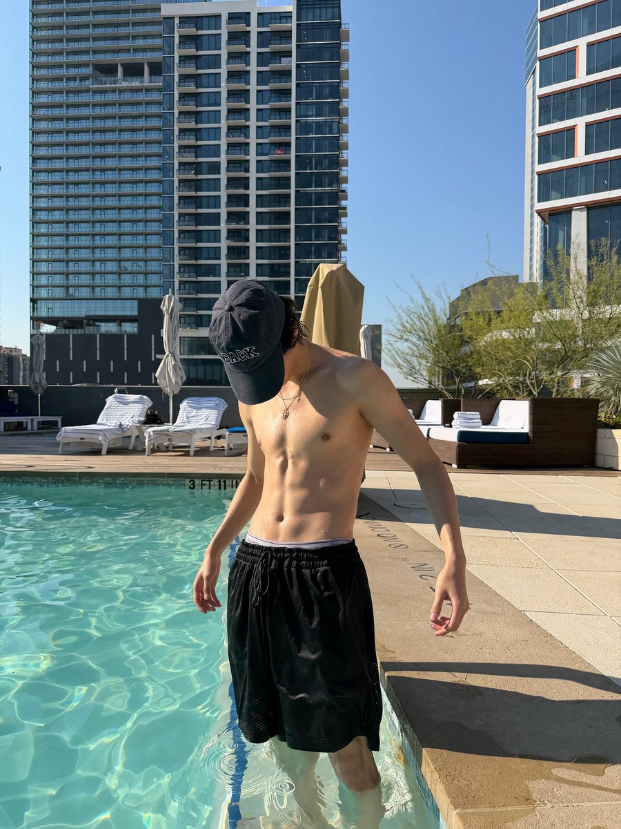 あんとんさん 見せてくれますね🥴🥴🥴
腹筋もいいね、けどやっぱ上腕二頭筋すき。
筋肉オタクより笑