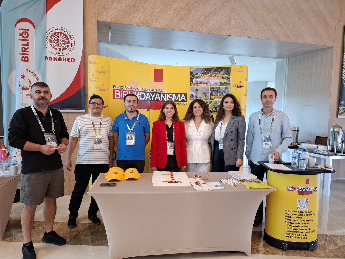 Ankara Aile Hekimliği Derneği tarafından sendikamıza teşekkür belgesi sunuldu. 
Kongrede aile hekimleri ile sorunlarımızı ve çözüm önerilerimizi istişare etmeye devam ediyoruz.