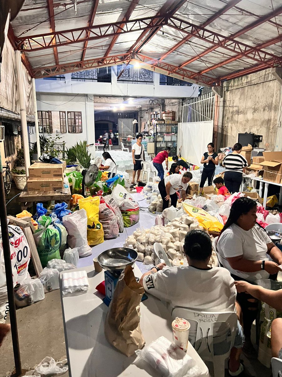 brandontan91's tweet photo. Yesterday, Lucas informed Princess &amp; me that he has bought the items to give to the victims in Northern Cebu. He bought water, rice &amp; other essentials with the $ donated. PHP 208k was donated in total with PHP 130k raised here. Thank You ❤️ Supplies r being delivered now. https://t.co/qgkQXOYZls
