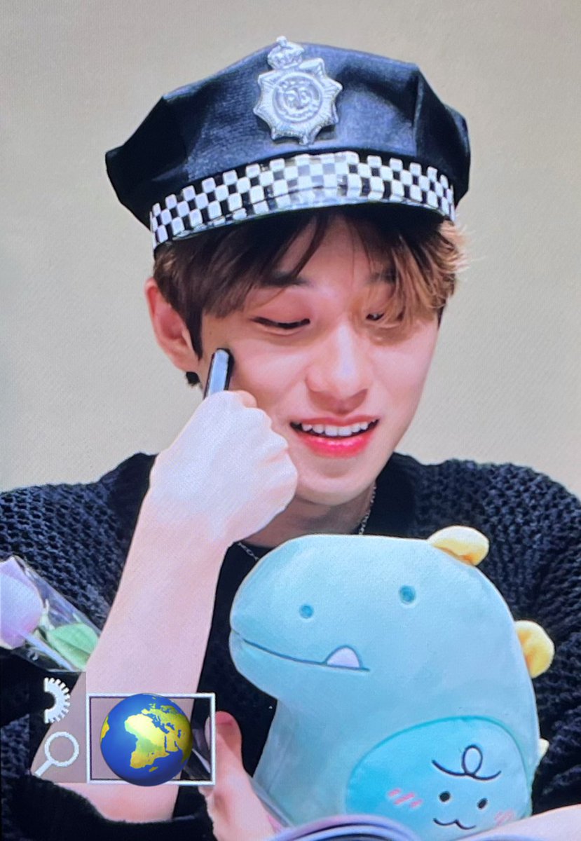 i62YU's tweet photo. 님들 경찰 쑨헝위가 존재한다는 사실은 알고 트위터함? https://t.co/bVq51uBThi
