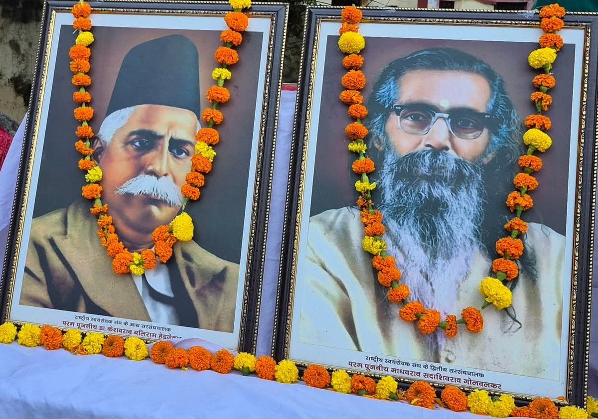 RSSgeet's tweet photo. आज श्रध्दा सुमन अर्पित कर रहा हर्षित गगन।
हे परम आराध्य केशव युग पुरूष शत शत नमन।।
@RSSgeet https://t.co/7vSCPZ1m9m