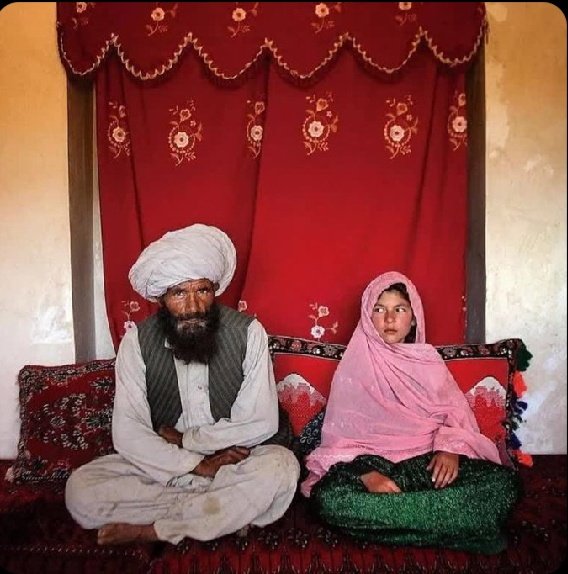 ElonMuskNews47's tweet image. Do you agree with me that 

Child marriage should be banned ??

A. Yes 
B. No