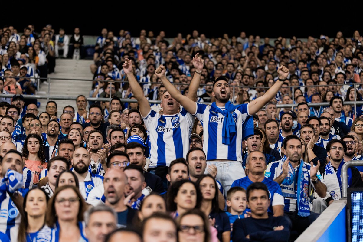 FCPorto's tweet photo. 💙Sempre a cantar por ti https://t.co/noUEnzMr94