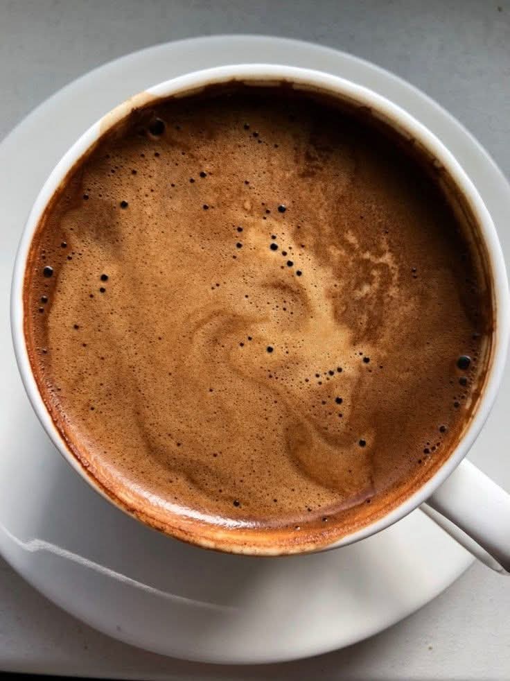 قهوتي قَد يراها البعض ماءاً وقليلاً من البُن ..  ☕
ولكني أنا اراها روحاً وكثيراً من الحُب.. 💘💭🥀
صباحكم جميل 🕊️ 🪄