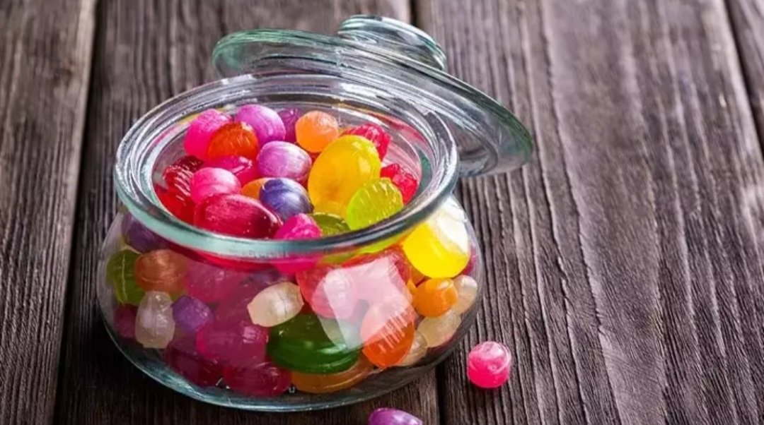 Ahlak varsa insan her yaşında
Ayrı bir güzeldir